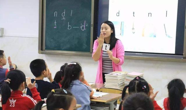 辅导班|小学生被采访称：双减后辅导班变兴趣班，父母和我的烦恼都没解决