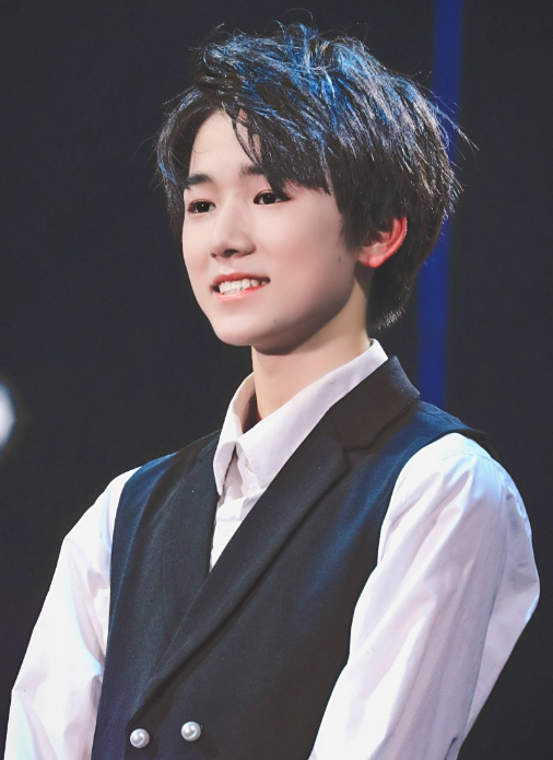 宋亚轩|181宋亚轩和183黄子韬同框，2CM成焦点，到底谁说谎?