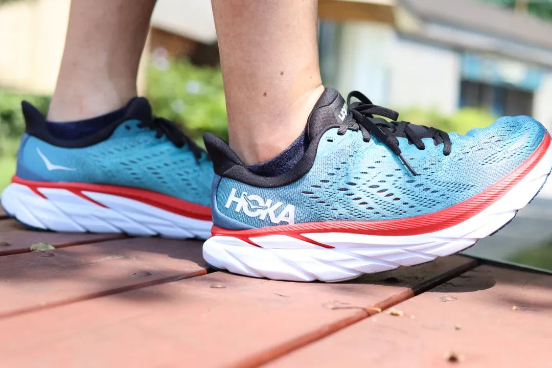 跑鞋|HOKA Clifton 8 跑鞋体验分享：日常慢跑，长距离训练就选它吧
