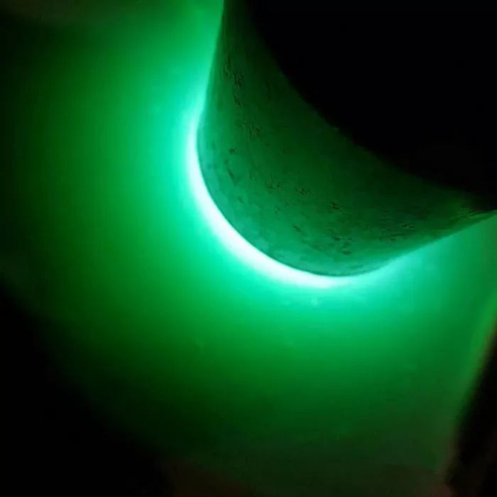 翡翠|小伙3000拿下的翡翠原石，一刀切开冰种带晴底，价值瞬间暴涨！