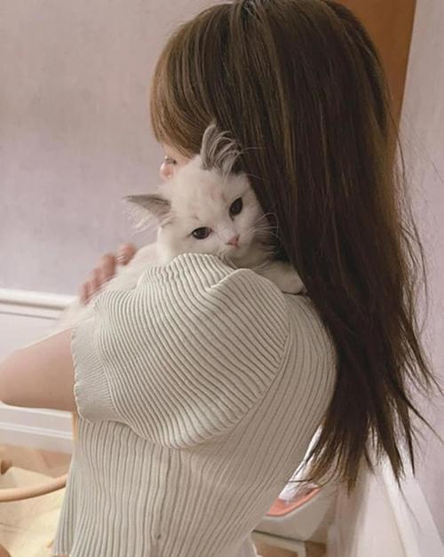 程潇|程潇好性感,洋娃娃的脸,建模的身材,女明星太卷了