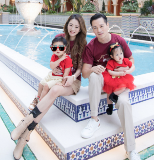 安以轩|安以轩一家四口为女儿庆生，老公送女儿10克拉大钻石，安以轩吃醋