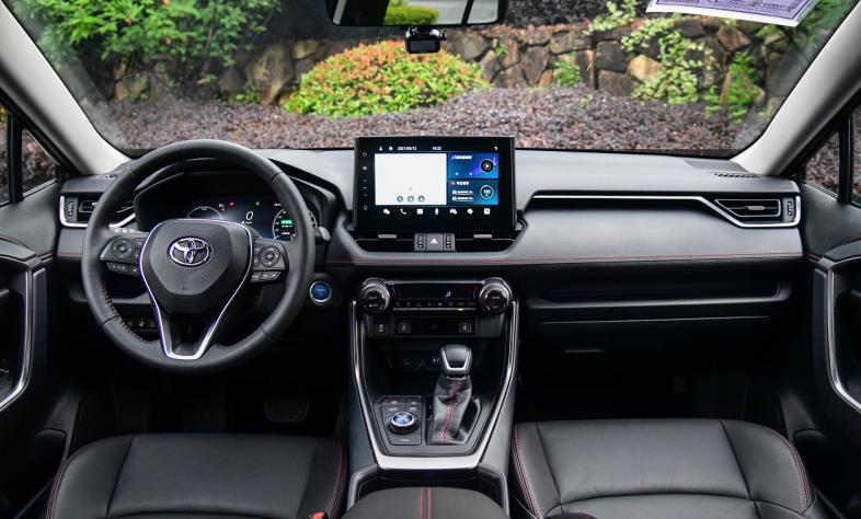 我已是短发|开惯奥迪Q5L，再开朋友的威兰达，发现丰田确实很适合家用