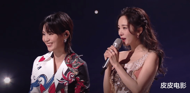 跨年晚会|跨年晚会让人不省心，湖南台主持人接不住词，江苏台一只手误入画