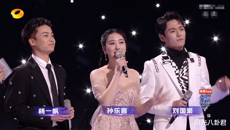 杨幂|各大卫视跨年晚会状况频出，陈伟霆真唱翻车，周笔畅被杨幂带跑调