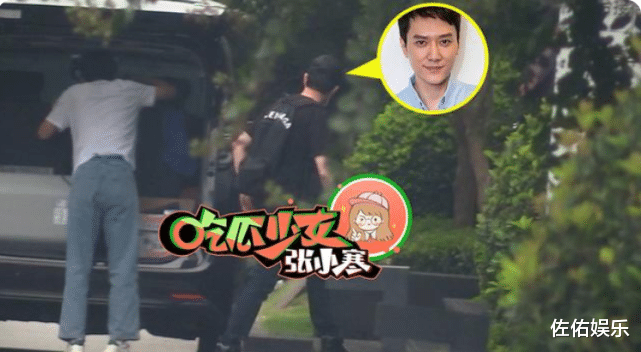 小姐姐|冯绍峰带儿子“想想”出门尽显父爱，赵丽颖专注事业受期待