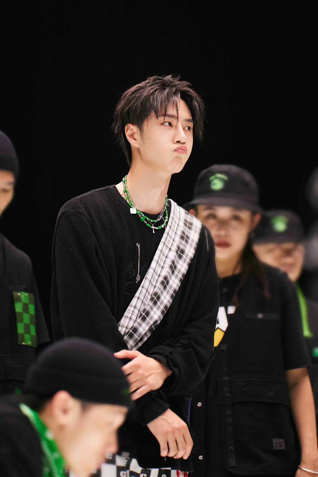 顶翠阁|街舞4回归,王一博队长炸翻全场,翡翠与酷盖更配喔!