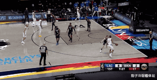 詹姆斯·哈登|打不動啊！萊昂納德強(qiáng)打哈登如撞墻 連頂兩次表情痛苦 大胡子一臉輕松太享受