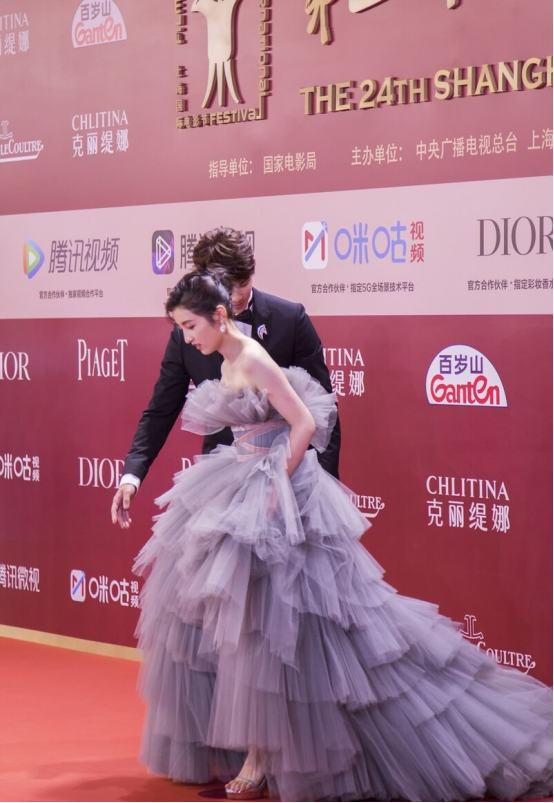 BiuFashion|《盛夏未来》终极预告，吴磊张子枫CP感太强，“情侣装”好甜