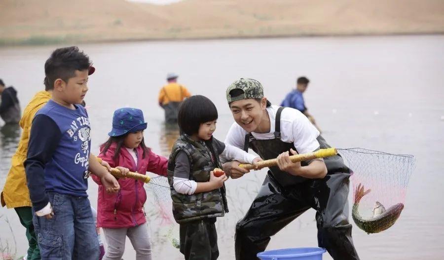 郭涛|《爸爸去哪儿》播出八年，石头身高超过妈妈，直逼郭涛