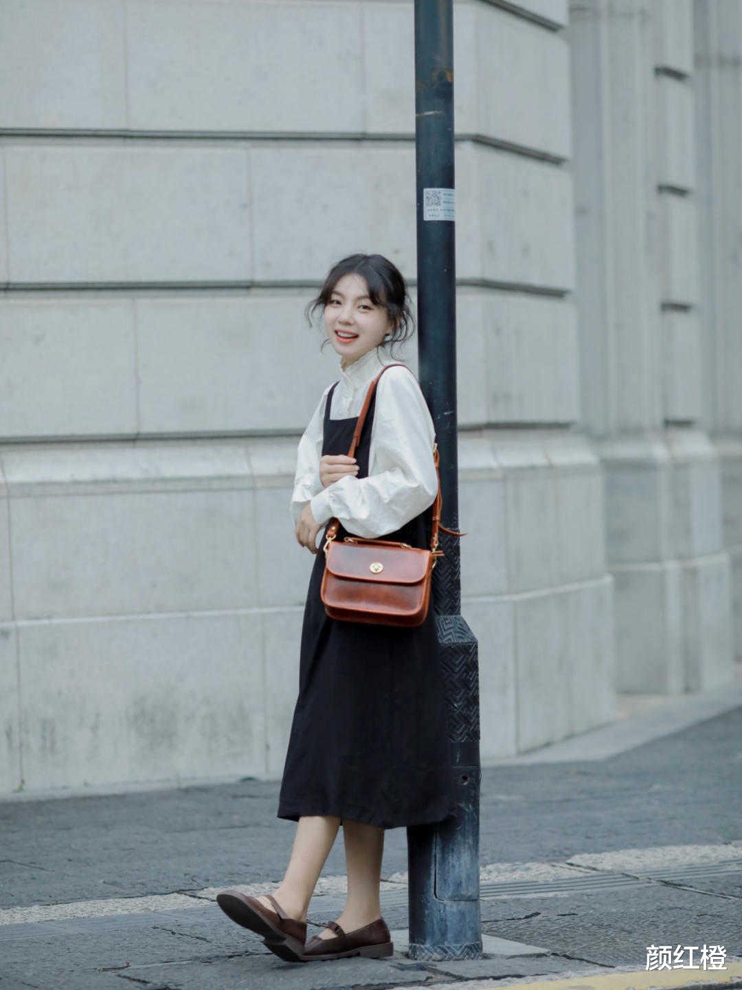 颜红橙 小个子不用再为穿衣发愁了！码住这几件秋冬连衣裙，减龄又显高