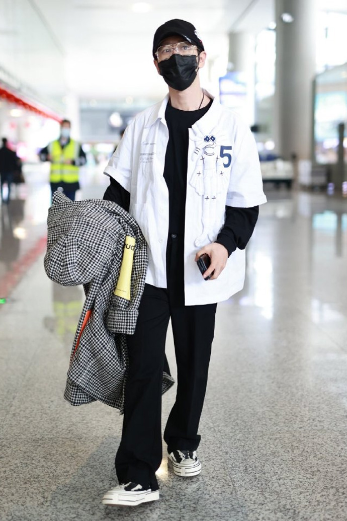 黄晓明|当180cm黄晓明遇上182cm周润发，身高仅差2cm，却看到真实的对比