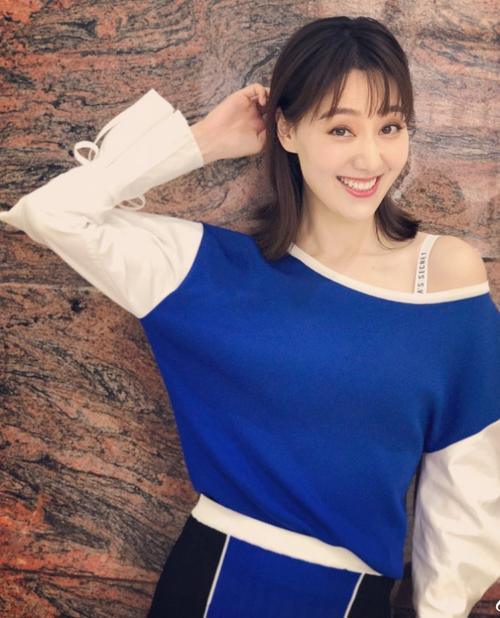 主持人|美女王冠近照，少女感十足，清秀优雅漂亮依然，自曝37岁没对象？