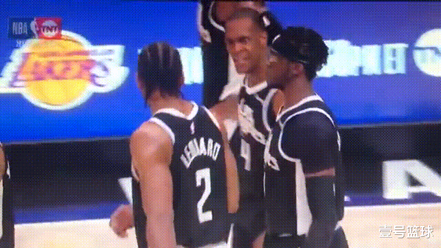 科怀·伦纳德|绝平三不沾!隆多怒瞪伦纳德冲上热搜,真当自己是老大