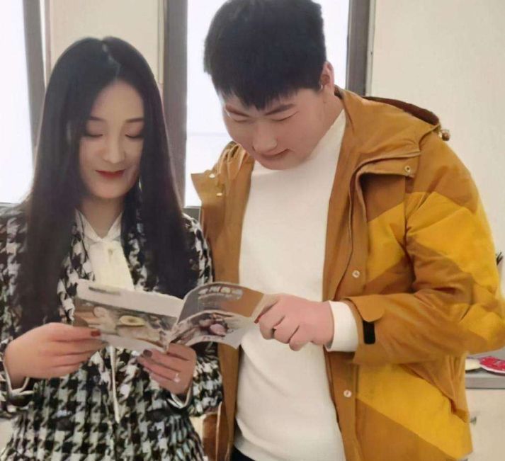 朱单伟|网红小金桔表白朱单伟?被他的憨厚老实吸引,希望小伟娶她