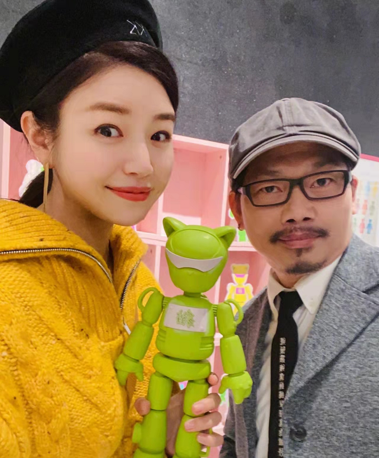 陈妍希|刘诗诗罕见生活照曝光！穿短袖素颜跟陈妍希练瑜伽，巴掌脸嫩出水