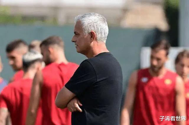 羅馬|凌晨1點(diǎn)！穆帥做出爭(zhēng)議表態(tài)：羅馬AC米蘭很意外，球迷吐槽聲一片