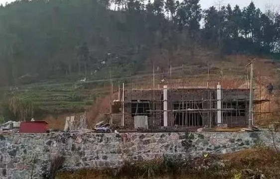 时尚舒适家|农村小伙花40万在山坡盖别墅，一场暴雨后，却成了全村人的笑话！