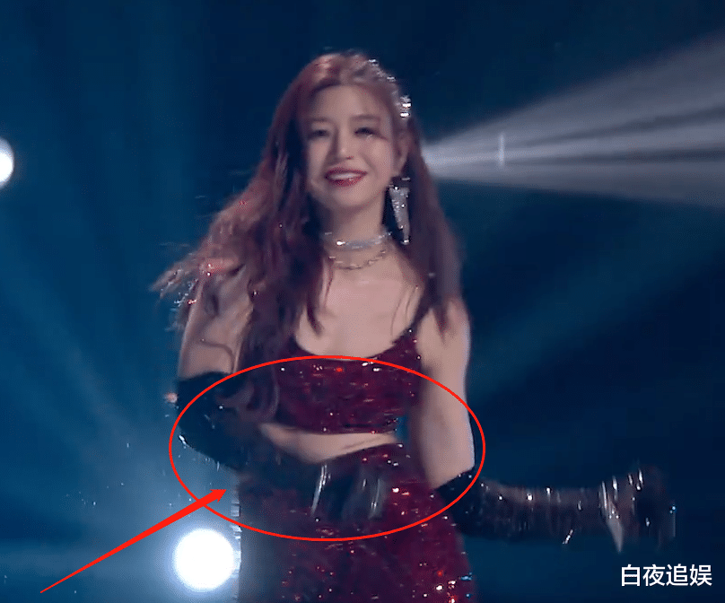 陈妍希|陈妍希穿女团装，镜头扫过腰部，终于理解她体重不过百也想减肥了