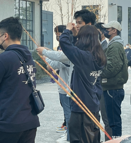 龚俊|《我要逆风去》开机：龚俊钟楚曦路透照好绝，宣传片花絮曝光好搞笑！