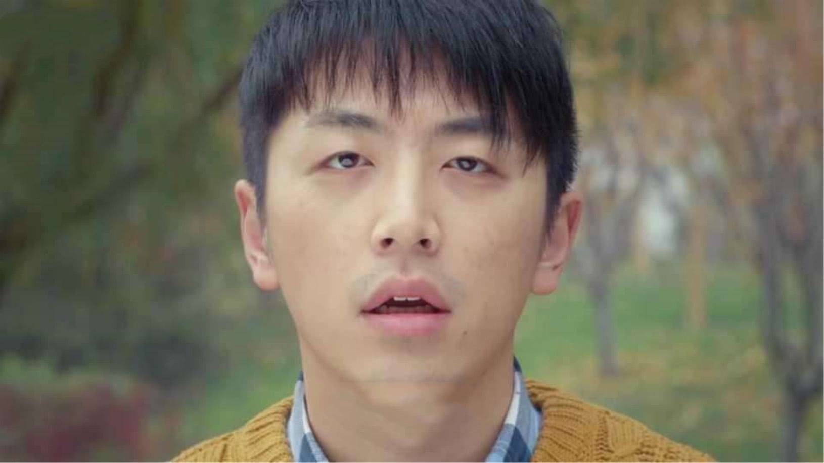 白客|8年前靠“面瘫式演技”走红，随后销声匿迹，今卷土重来走上巅峰