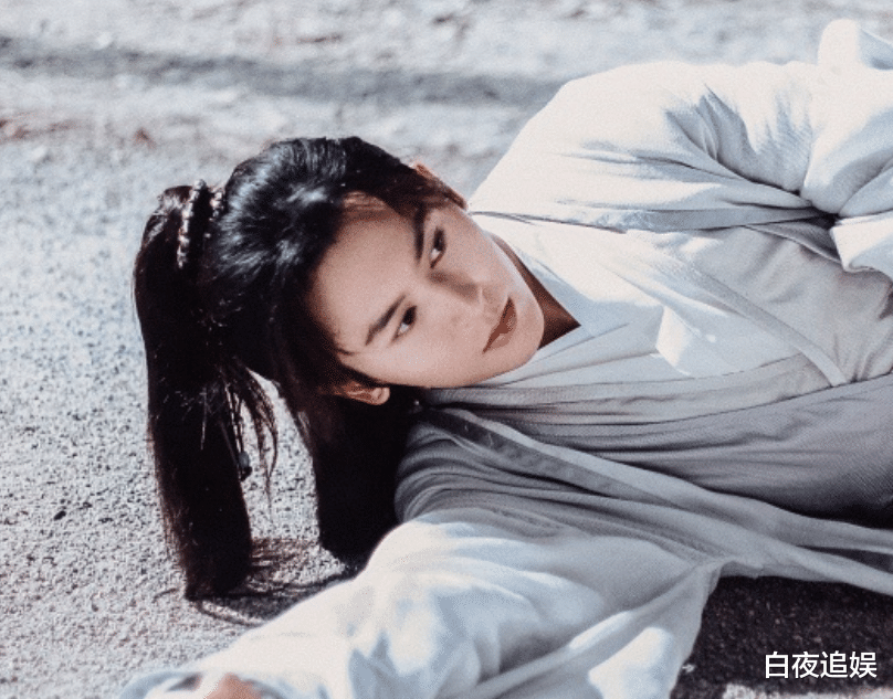 张哲瀚|《山河令》滤镜到底有多强？张哲瀚林依轮开直播，耳钉成了焦点