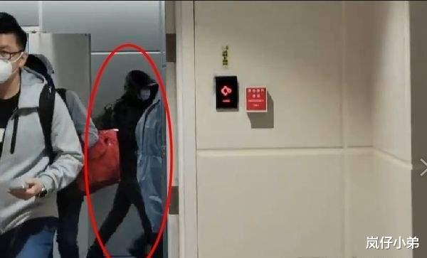 王力宏|王力宏丑闻过后首次现身,跟记者对峙,两大综艺节目删除相关信息!