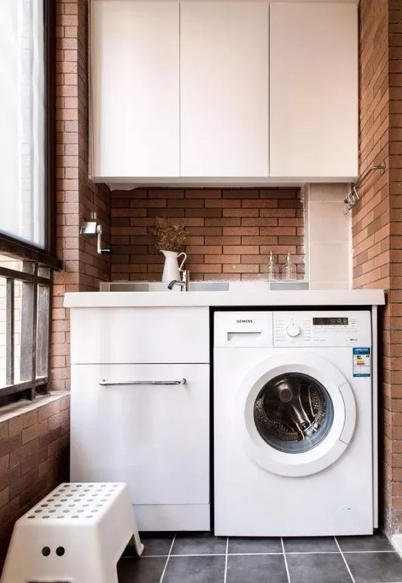 马良小管家 小户型阳台马良新墙轻装教你这样做，洗衣机配柜子太实用了