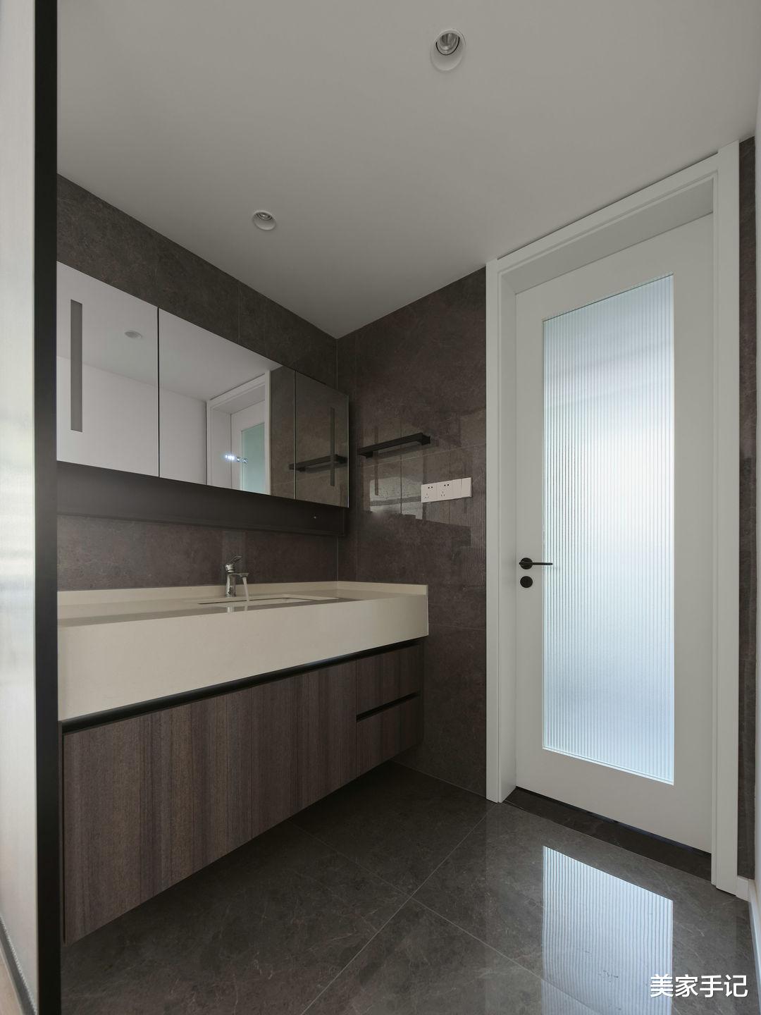 |南京夫妻129㎡的家,坚持全屋打满柜子,效果不是一般的大气实用