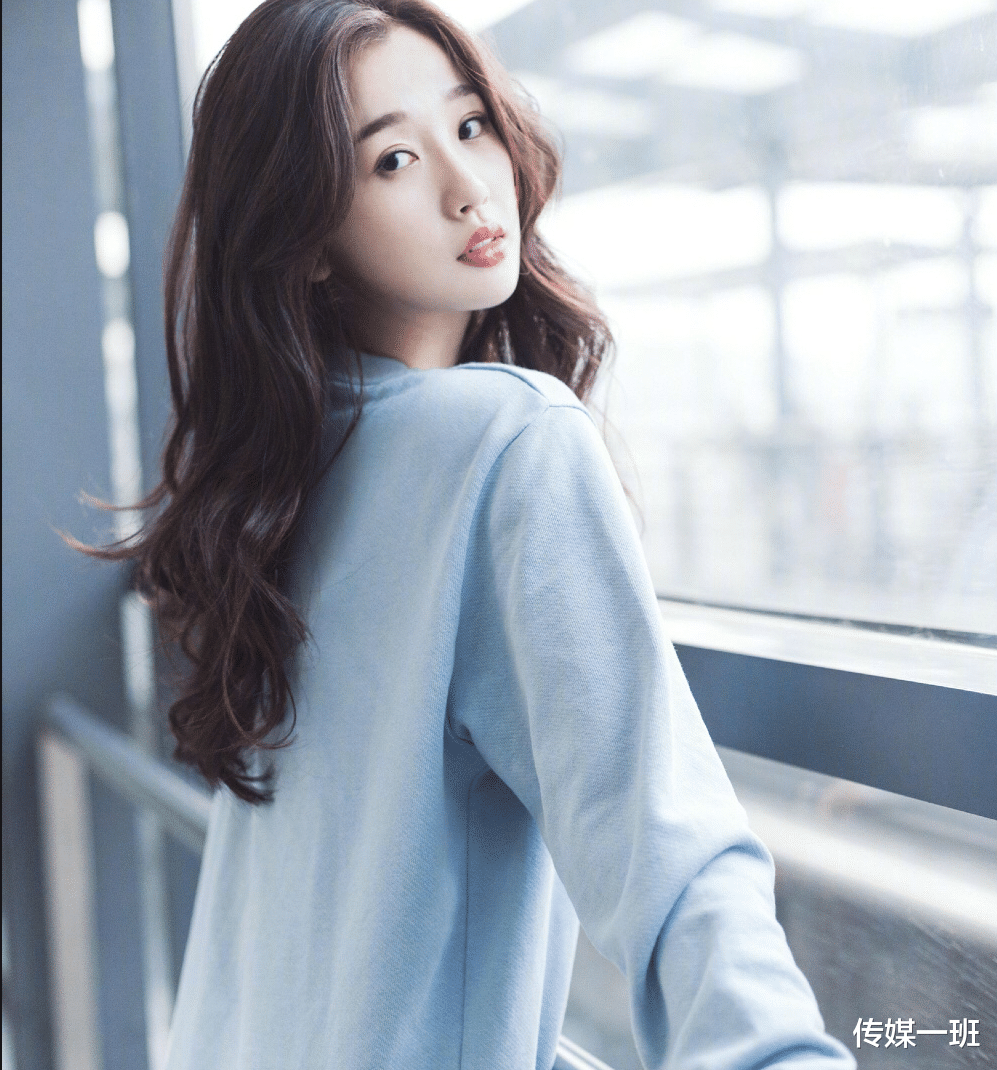 张艺兴|明星赔上事业解约，那些缩起头观望等捡漏的，脑子里都在想什么？