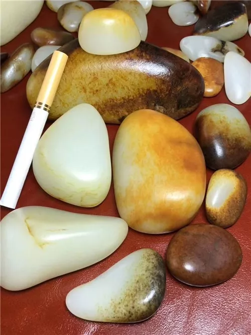 和田玉籽料|你知道有的和田玉籽料为什么会变干吗？