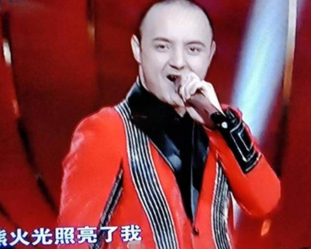 阿尔法|童星阿尔法商演捞金,22岁颜值重回巅峰,满头黑发被质疑戴假发