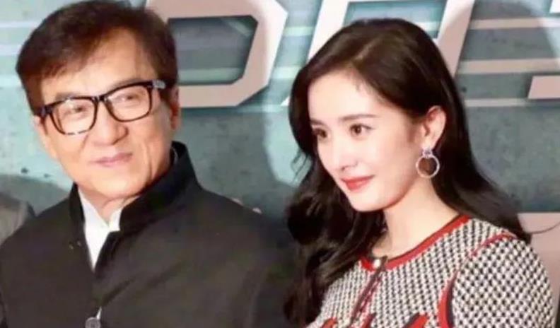 杨幂|成龙与杨幂抱在一起拍广告，合作非常愉快，让出5万出场费给杨幂