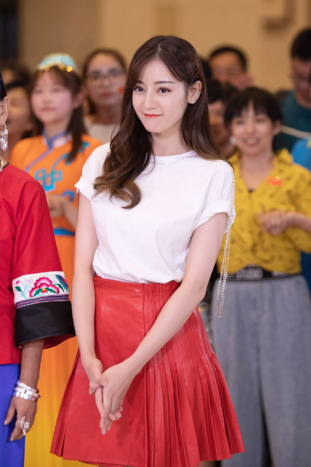 迪丽热巴|迪丽热巴作为新疆人因不表态被骂，如今他们都不再沉默，发表声明表态