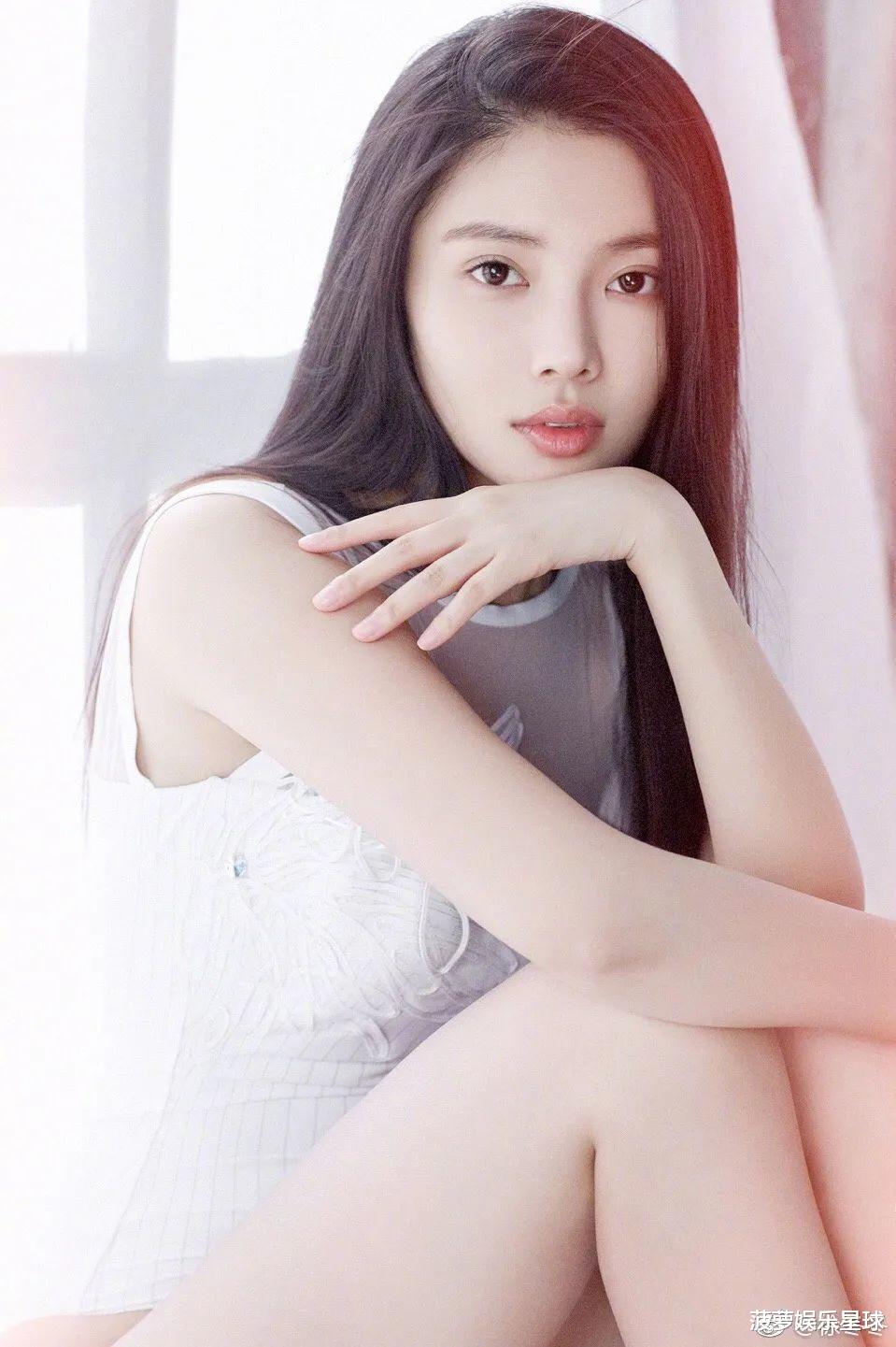 徐冬冬|容颜美艳，身材有料，她绝不仅仅是“靠胸出道”那么的简单！