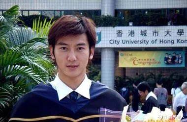 靳东|从帅气新闻主播变肿胀油腻男，这个男演员把一手王炸牌打得稀烂