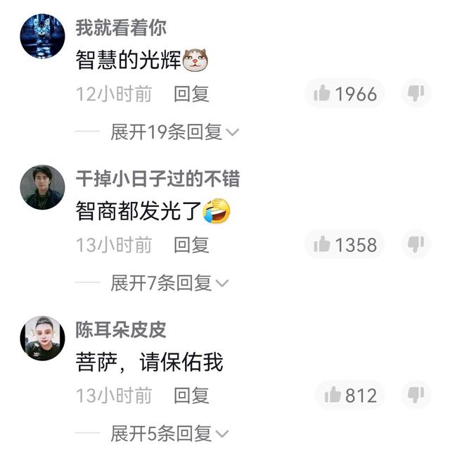重庆一女大学生起夜,发现室友在自拍灯下“夜战”,那一瞬间真美