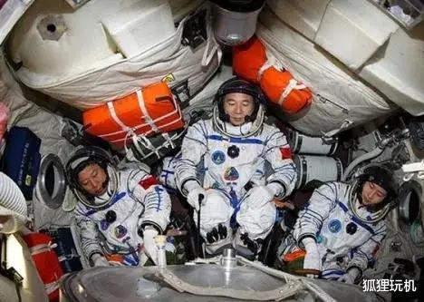 航天员 悬着的心放下了，3名航天员成功着陆地球