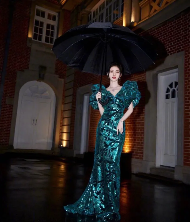 蒋欣|6个被身材拖累的红毯女星：蒋欣骨架大，沈月五五分，马思纯壮实