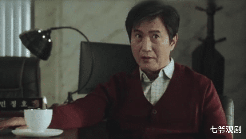 安内相|这位大爷有点猛,无死角霸屏韩国人电视机,安内相不会走错片场?