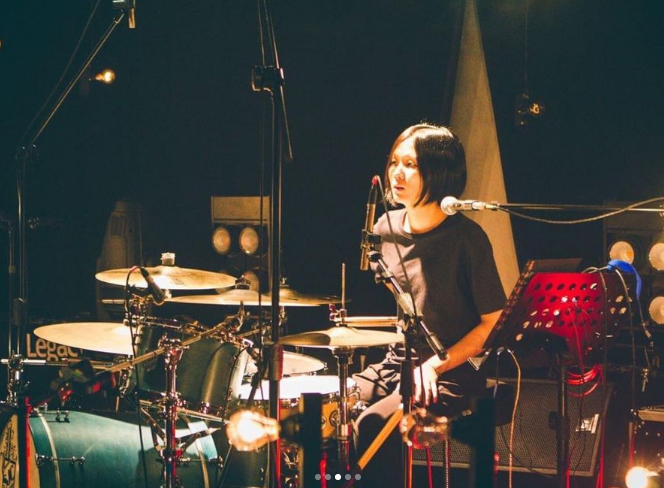 “草东”乐手蔡忆凡在爱犬去世后自杀，父亲到场认尸：跟女儿很少联系