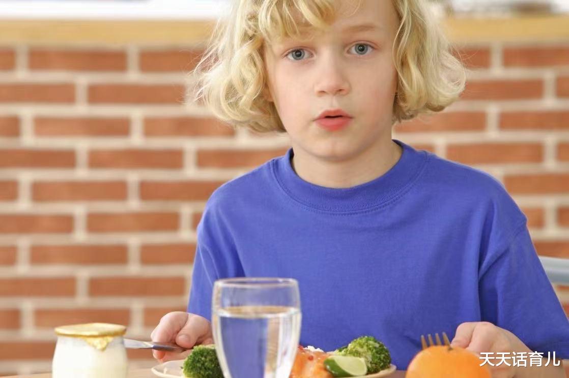 天天话育儿|给孩子补脑别只吃鱼肉,一些便宜又美味的食物,补脑又补视力