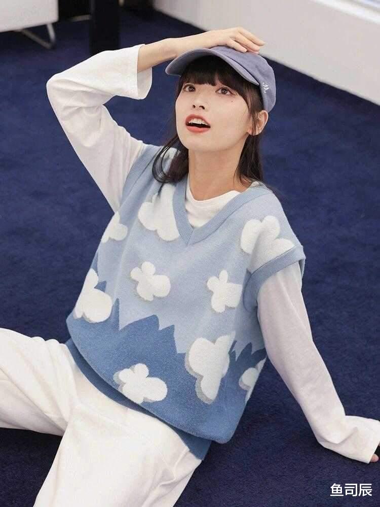 鱼司辰|衣不必多和也不必贵,秋天拥有这几款碎花裙,照样美得出众
