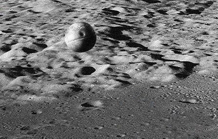 火星 火星上有神奇发现，一颗“球体”悬在空中，难道是外星人的飞行器？