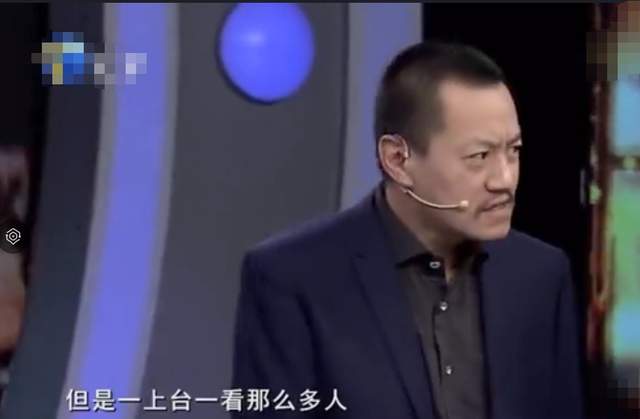 王一博|52岁雪村低调现身饭店，双手搂腰美女毫不避嫌，面色憔悴状态不佳