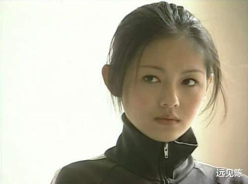 白莲花|小s远比你想的“懦弱”，在外当大众女神，回到家连大气都不敢出