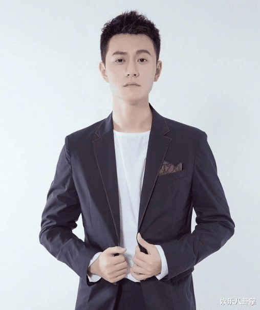 娱乐圈|他被姐姐亲自带入娱乐圈,如今自己大红大紫,姐姐却籍籍无名!