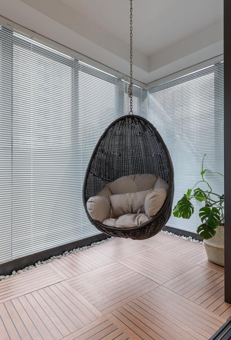 沙发墙做柜子，客餐厅做隔断，她130㎡新家，真是又酷又有趣