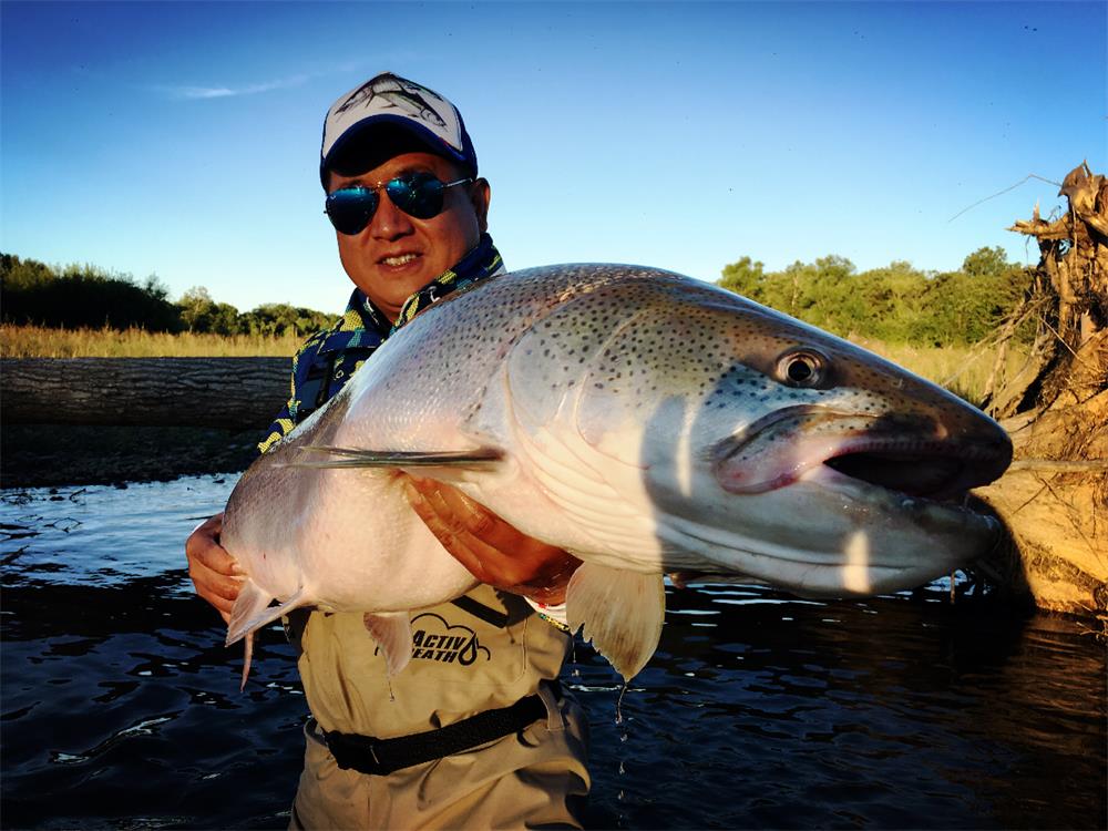 |你钓到过最大的鱼有多大?20斤?对我来说那叫鱼饵