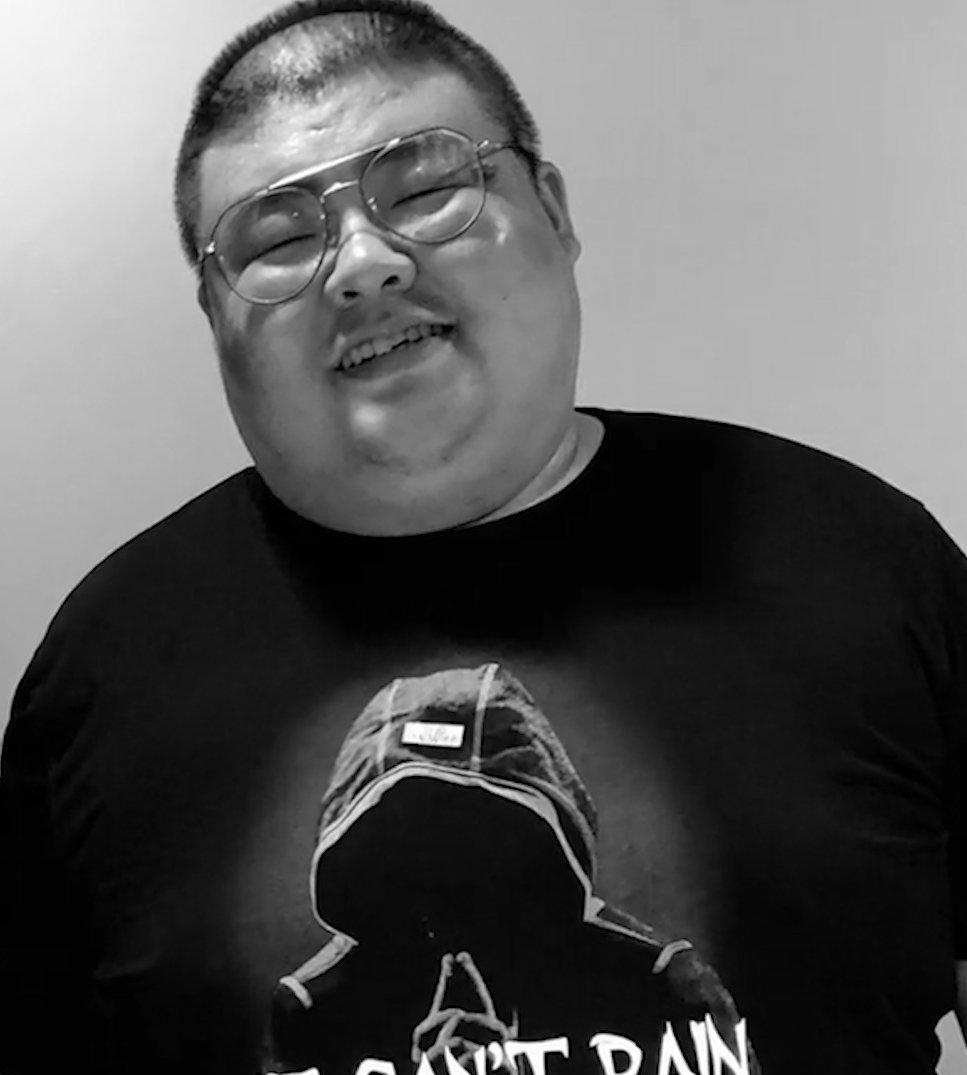 公益|泡泡龙最后一条公益视频曝光，男扮女装出镜不到半分钟，头部被推撞到同伴的肩膀上